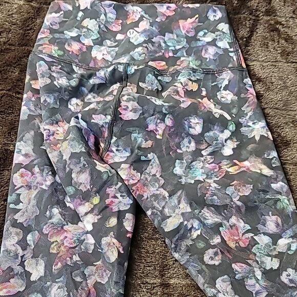 Lululemon Floral Wunder Under Leggings. - Picture 4 of 5